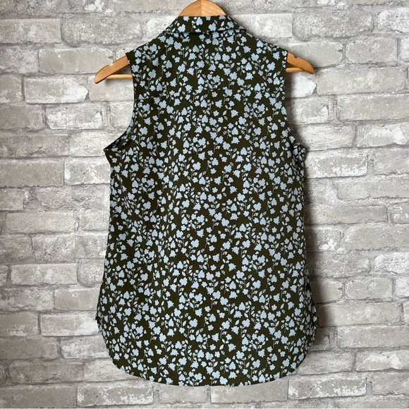 Cabi Women's Small. Floral. Sleeveless Blouse. Collared. Lightweight. 1/2 Button - Picture 2 of 7